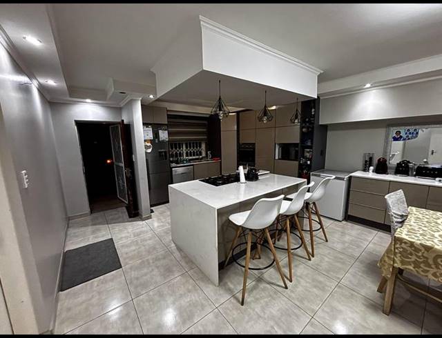 4 BEDROOM TOWNHOUSE FOR SALE IN HALFWAY GARDENS